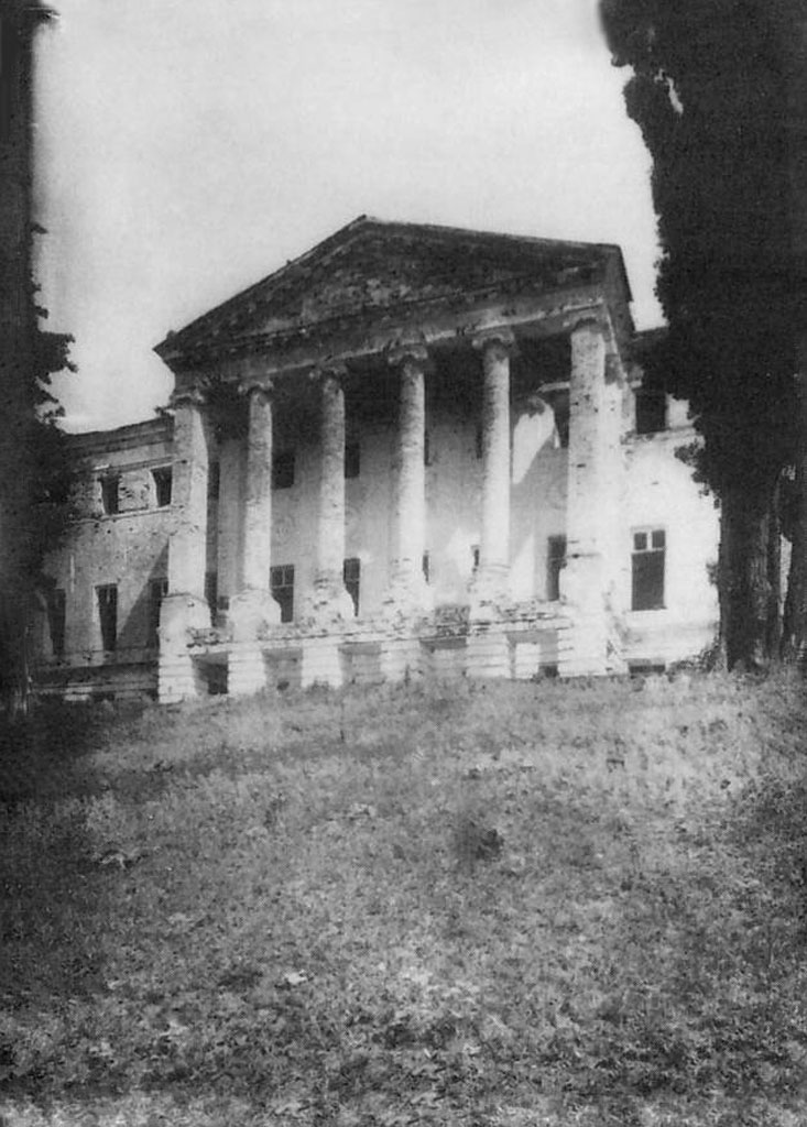 дворец князя Куракина после пожара, фото братьев Леонтьевых, 20-е годы