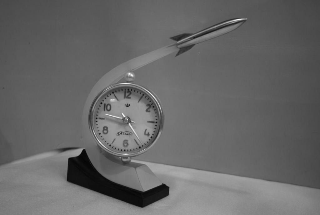 настольные часы Космос, подарок для летчика-космонавта СССР