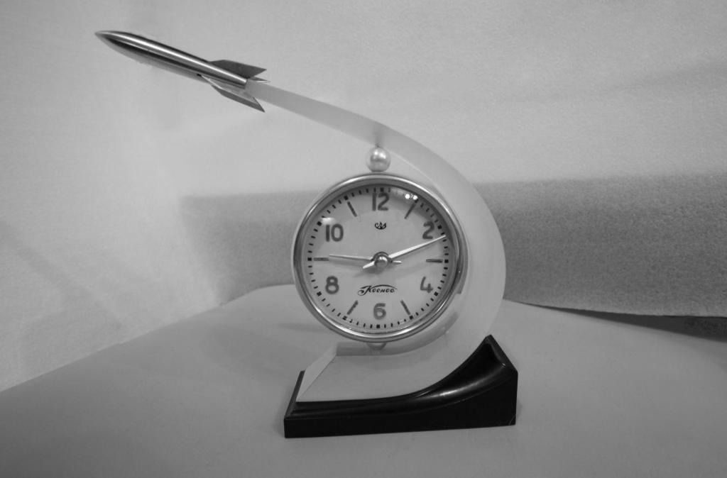 настольные часы Космос, подарок для летчика-космонавта СССР