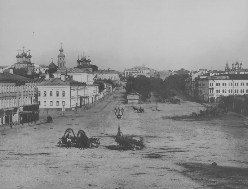 Москва, Трубная площадь, угловое здание справа трактир Крым